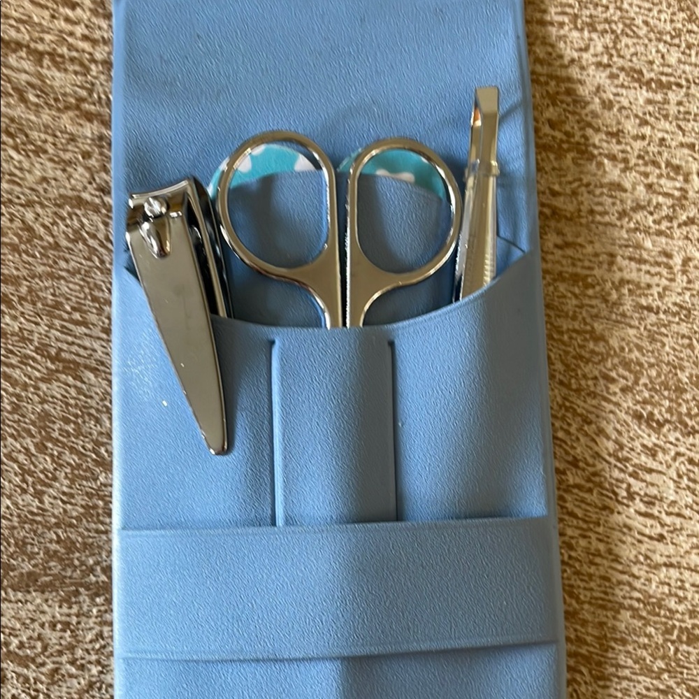 Travel grooming kit